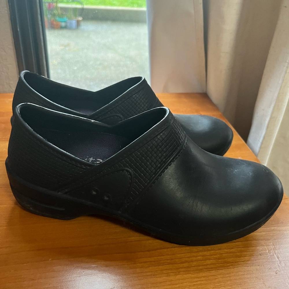Sanita Black Women's Slip Rsistant clogs sz 40